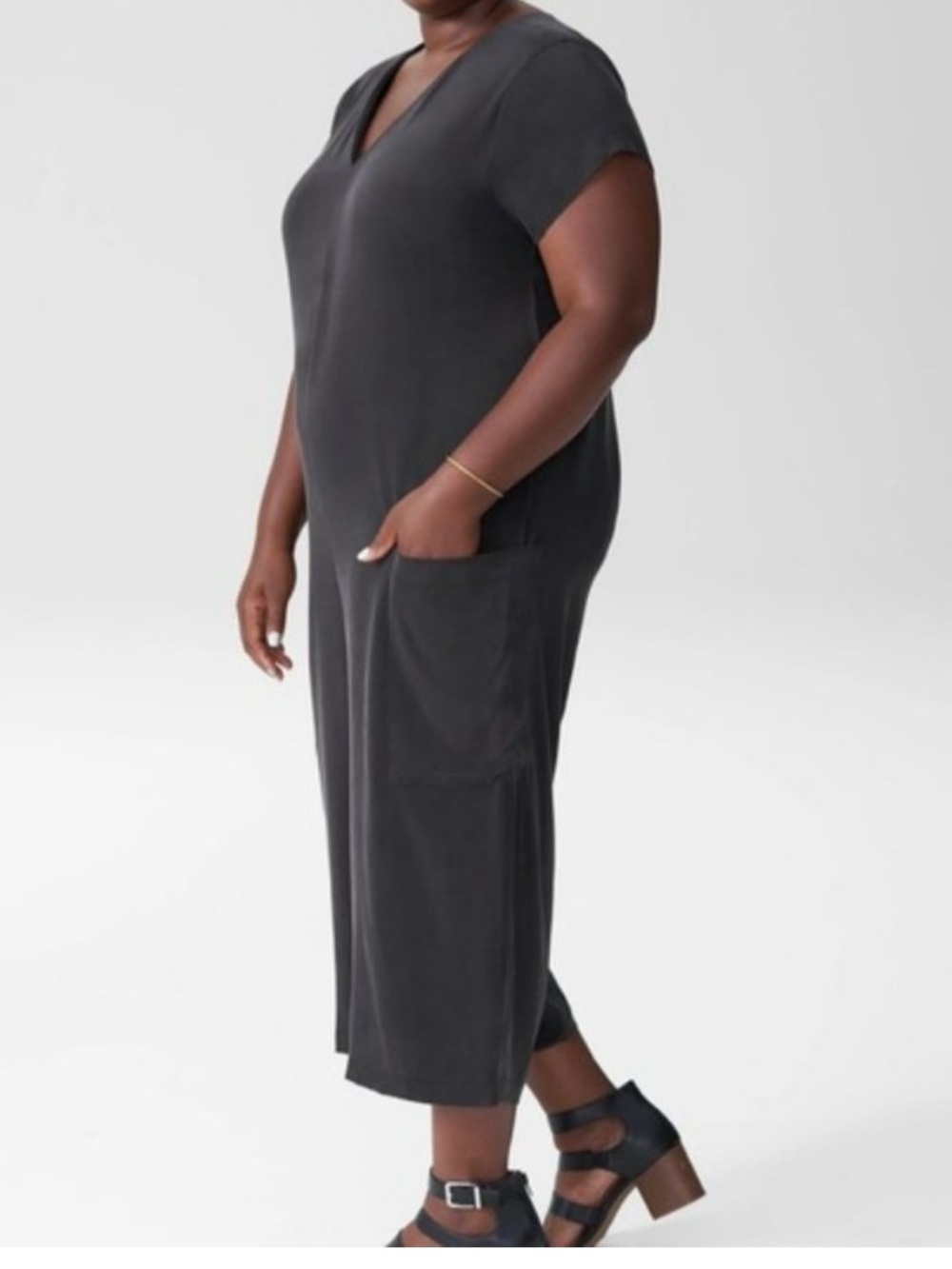 Universal Standard Cupro /vegan silk Jumpsuit, lightweight, classy, comfortable - Picture 2 of 9